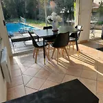 Le Bonheur Avec Piscine Et Jardin